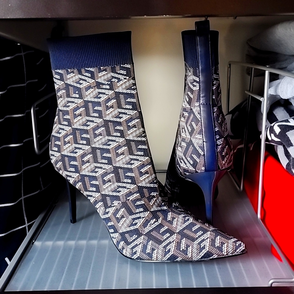 GUESS 4in Heel Slip on booties. Womens Size 10M. Navy blue, brown/white logo